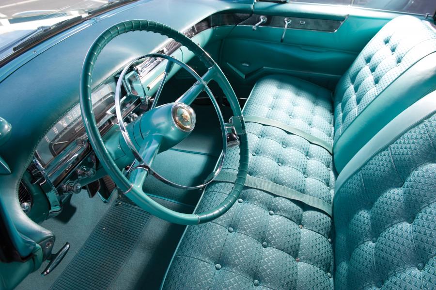 Интерьер Cadillac Series 62 Coupe deVille 1955 года  (фото 7 из 9)